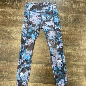 Lululemon Speed Up Tight Screen Camo Full On Luxtreme Leggings. Size 6